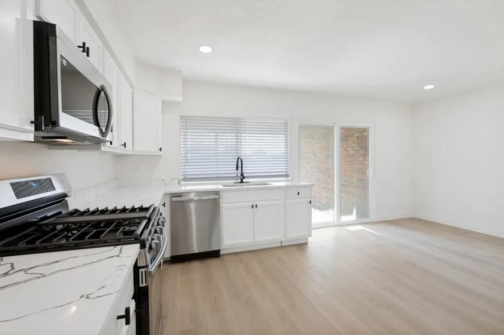 1910 Rambling Ridge Lane Carrollton TX 75007