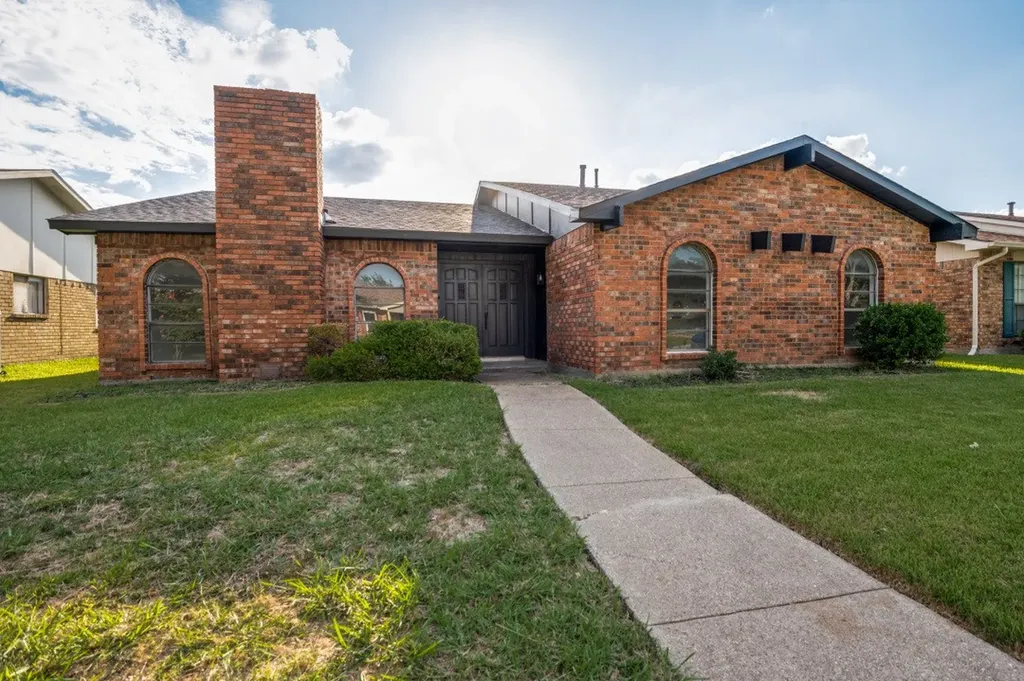 1910 Rambling Ridge Lane Carrollton TX 75007
