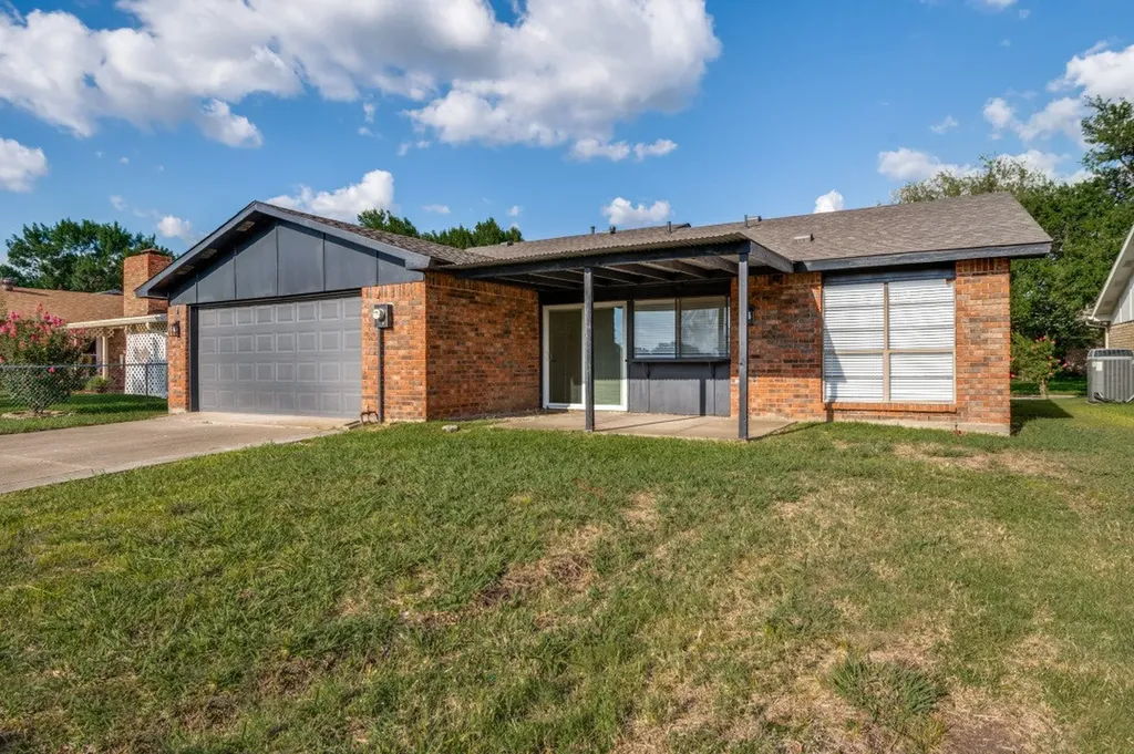 1910 Rambling Ridge Lane Carrollton TX 75007