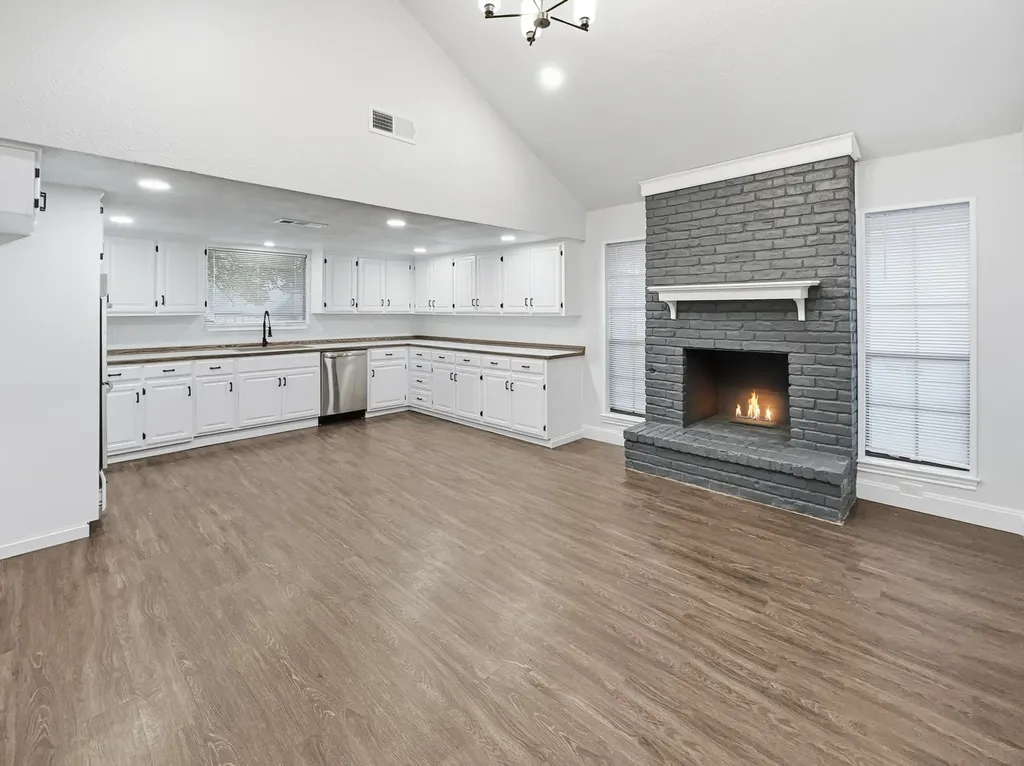 2409 Castle Street Irving TX 75038