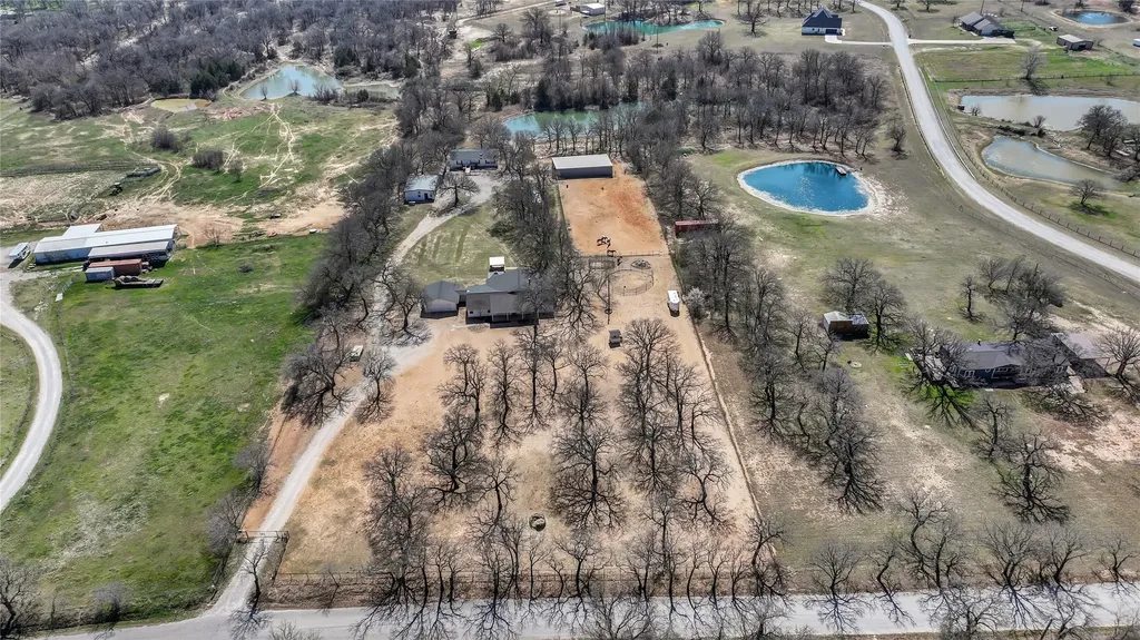 289 County Road 3550 Paradise TX 76073