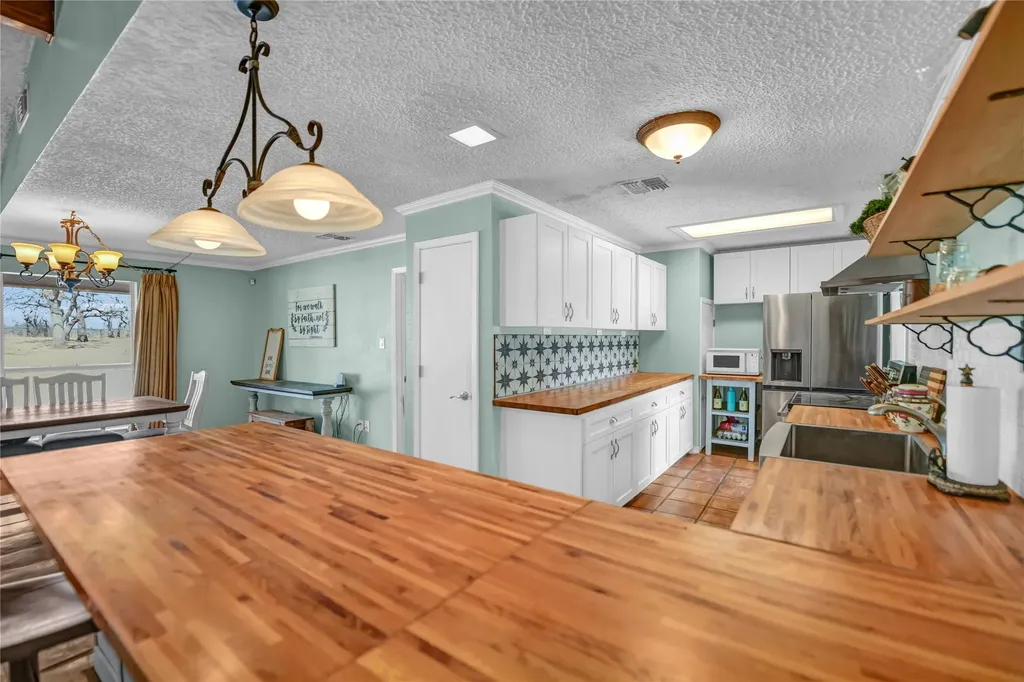 289 County Road 3550 Paradise TX 76073