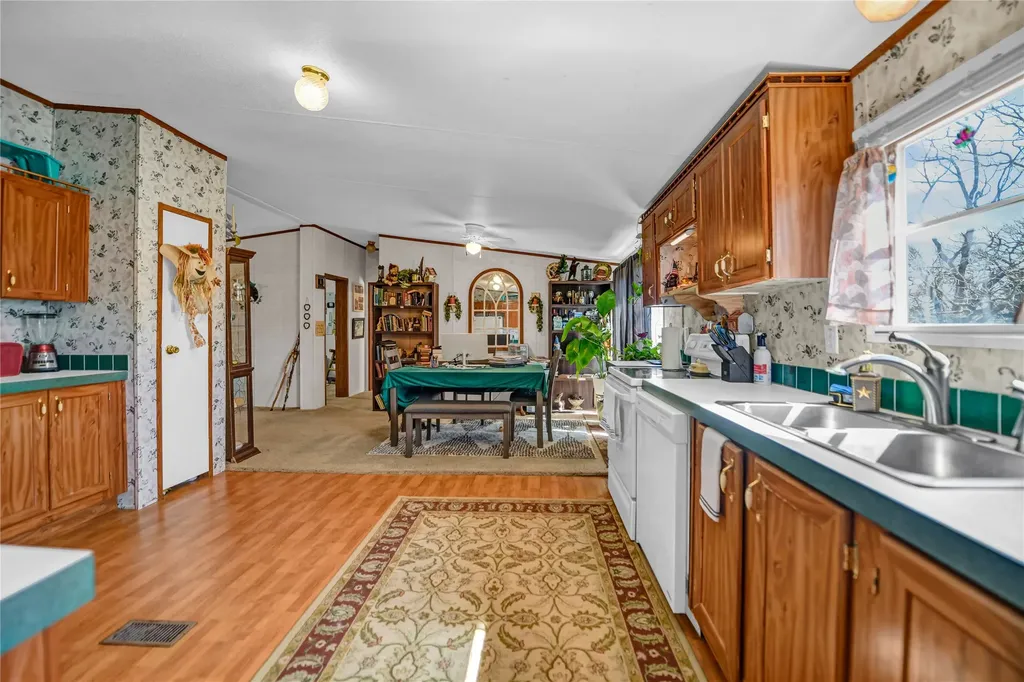 289 County Road 3550 Paradise TX 76073