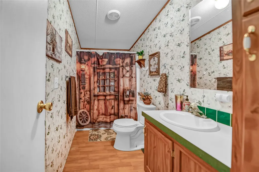 289 County Road 3550 Paradise TX 76073