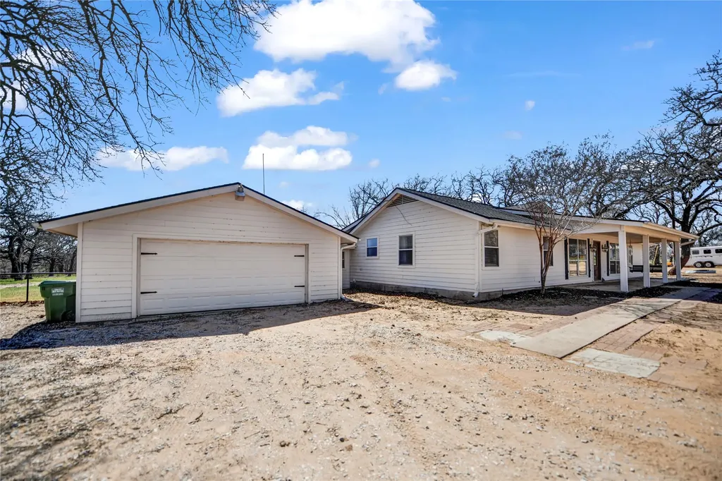 289 County Road 3550 Paradise TX 76073