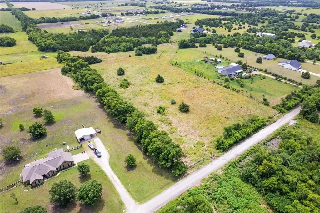 10843 E Line Road Trenton TX 75490