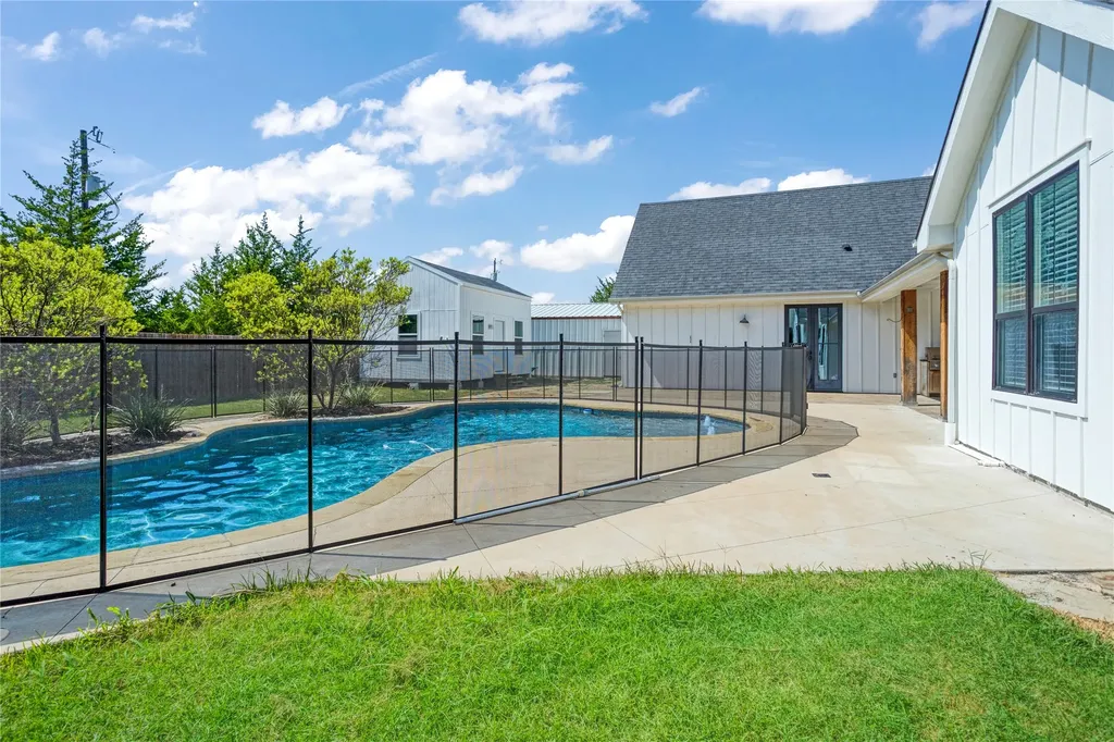 303 Cates Road Van Alstyne TX 75495