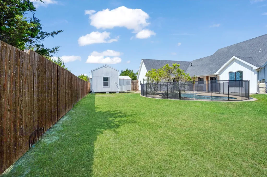 303 Cates Road Van Alstyne TX 75495