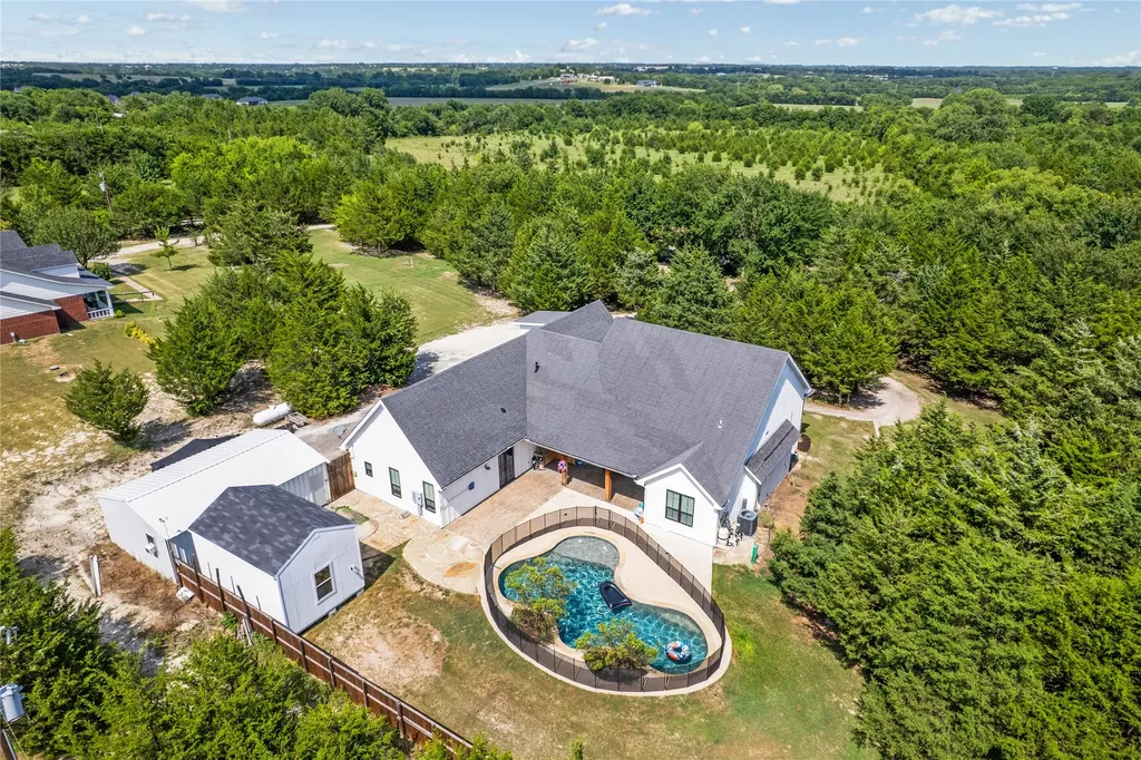 303 Cates Road Van Alstyne TX 75495