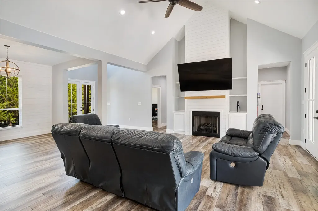 303 Cates Road Van Alstyne TX 75495