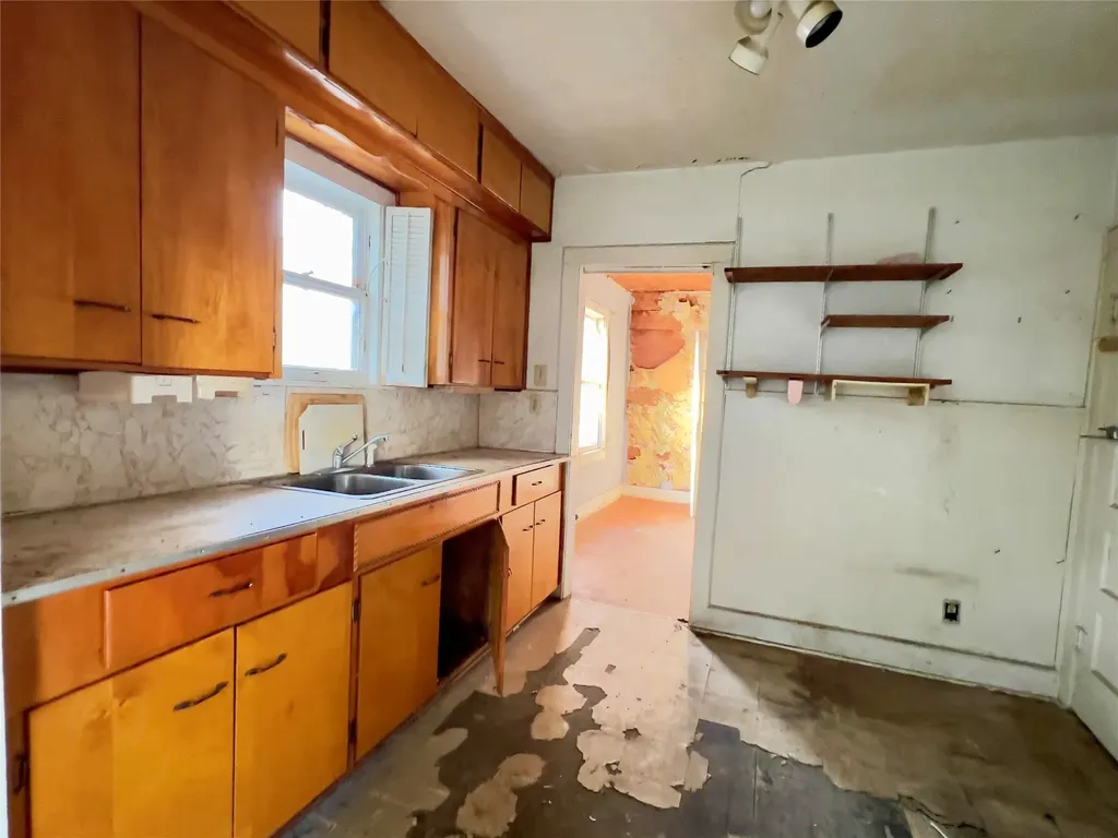 3831 Wilder Street Dallas TX 75215