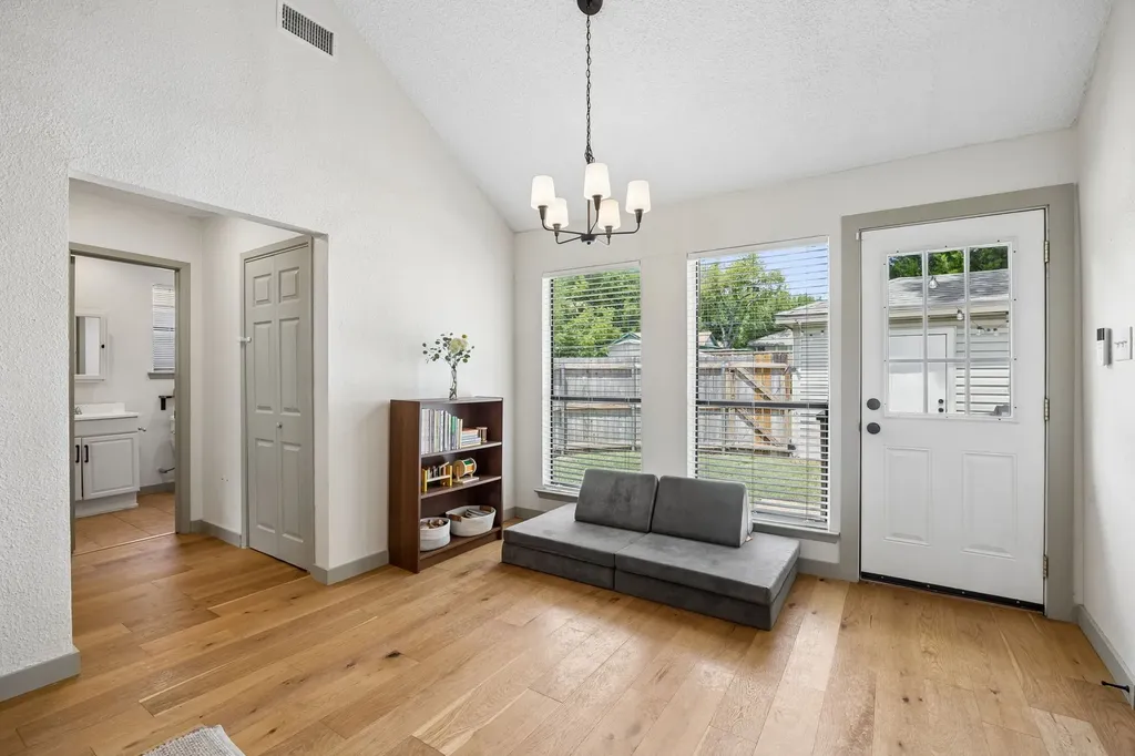 5631 Victor Street Dallas TX 75214