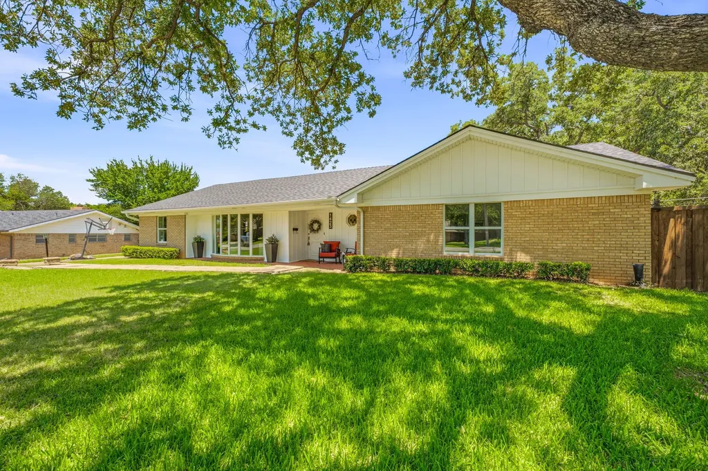 1423 Oak Hills Drive Graham TX 76450