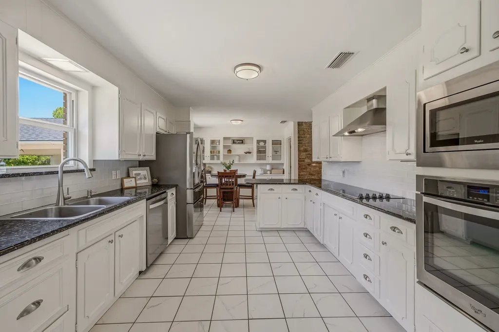 1423 Oak Hills Drive Graham TX 76450