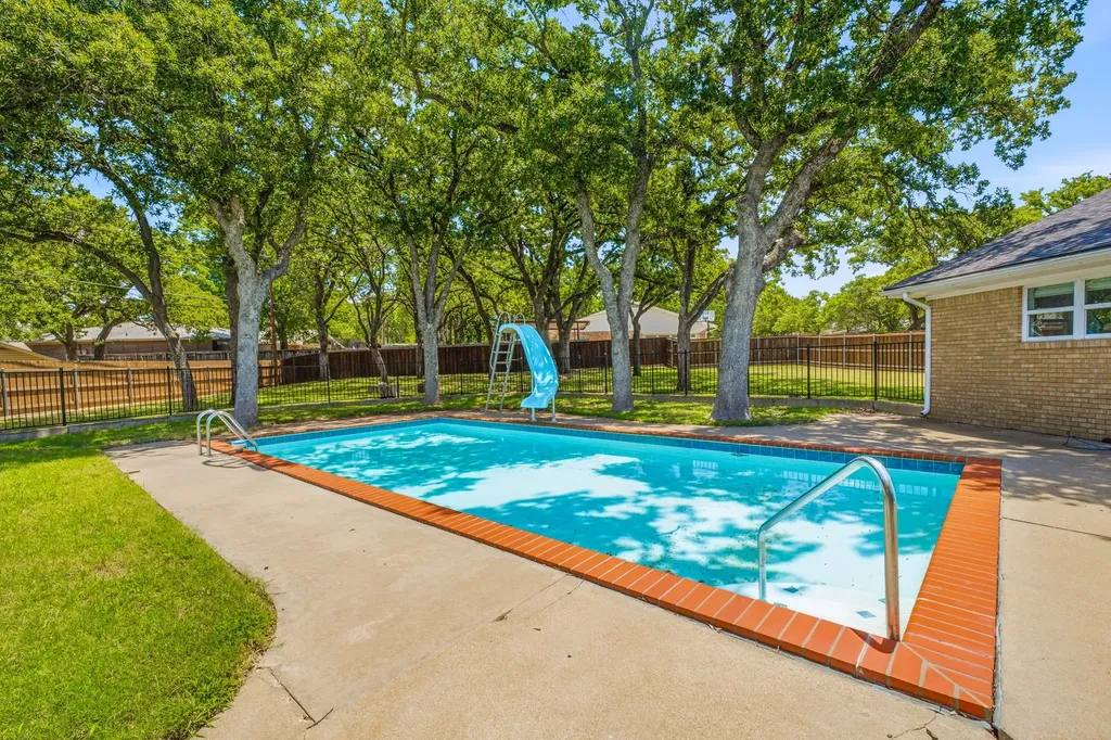 1423 Oak Hills Drive Graham TX 76450