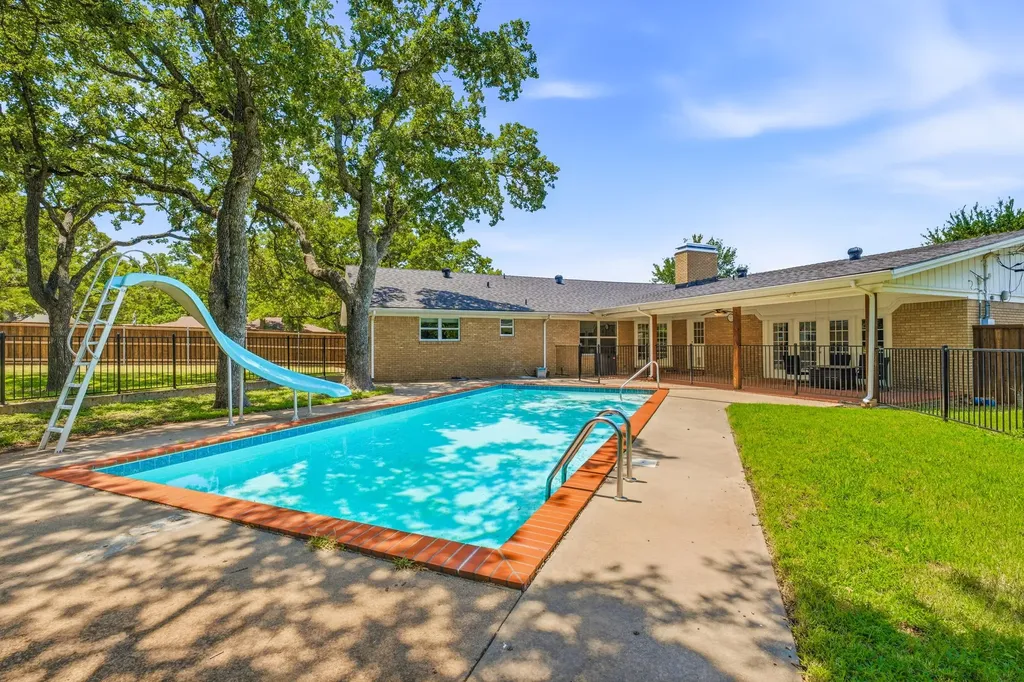 1423 Oak Hills Drive Graham TX 76450