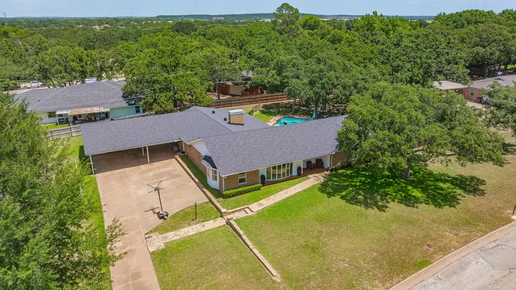 1423 Oak Hills Drive Graham TX 76450