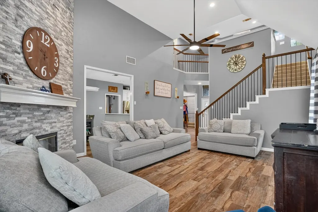 813 Cardinal Ridge Road Burleson TX 76028