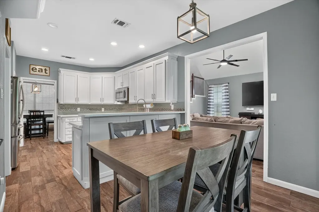 813 Cardinal Ridge Road Burleson TX 76028