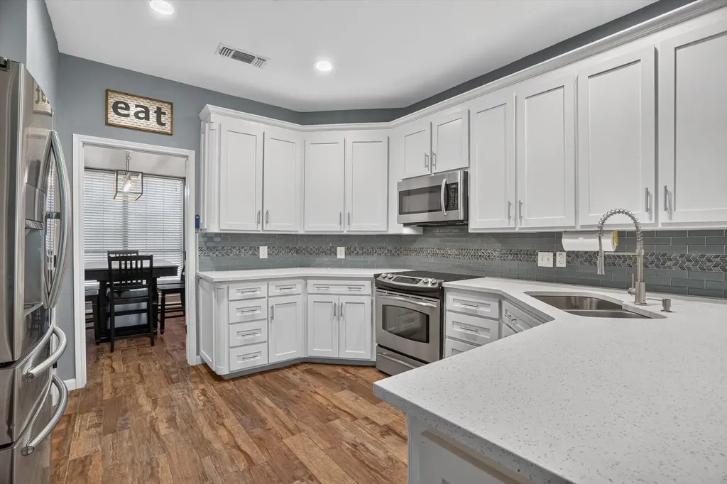 813 Cardinal Ridge Road Burleson TX 76028