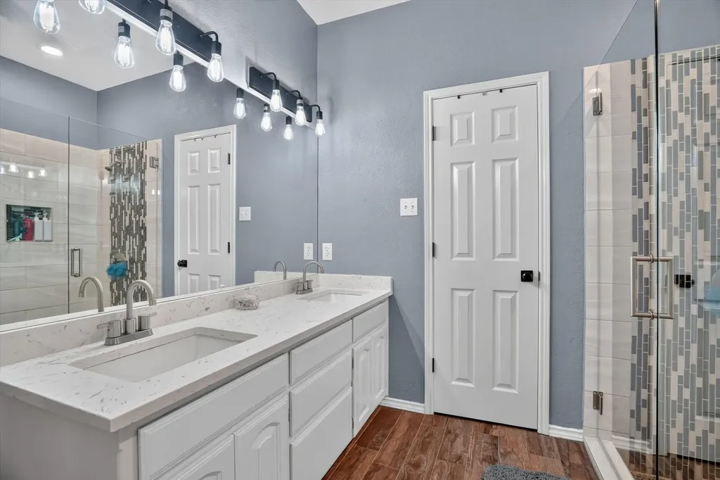813 Cardinal Ridge Road Burleson TX 76028