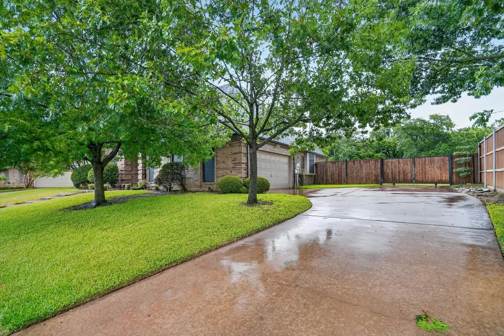 813 Cardinal Ridge Road Burleson TX 76028