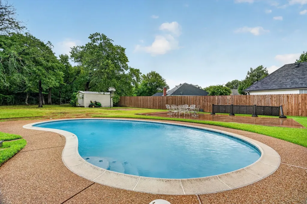 813 Cardinal Ridge Road Burleson TX 76028
