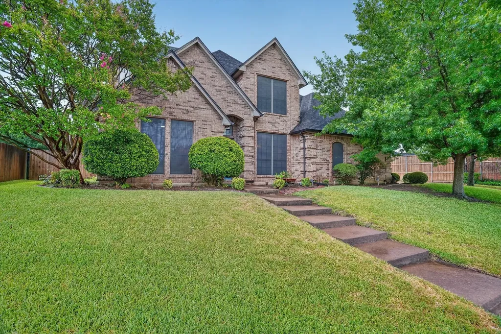 813 Cardinal Ridge Road Burleson TX 76028