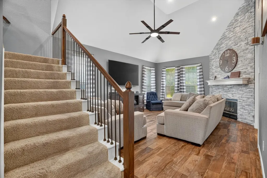 813 Cardinal Ridge Road Burleson TX 76028