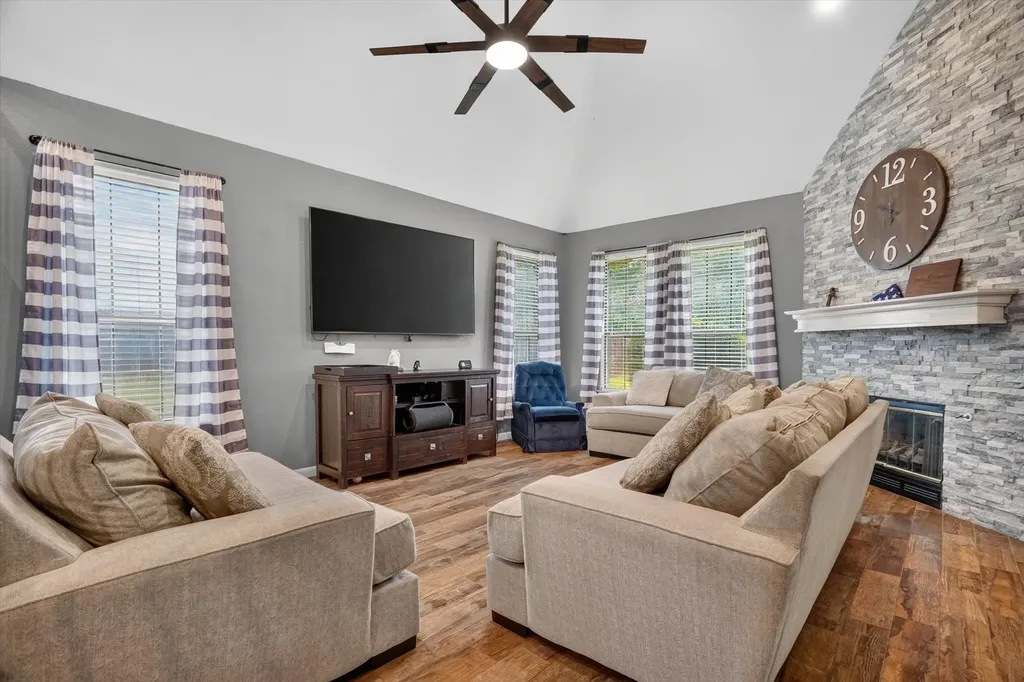 813 Cardinal Ridge Road Burleson TX 76028