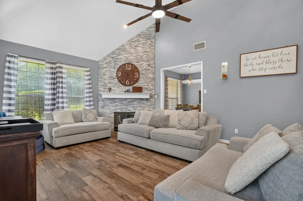 813 Cardinal Ridge Road Burleson TX 76028