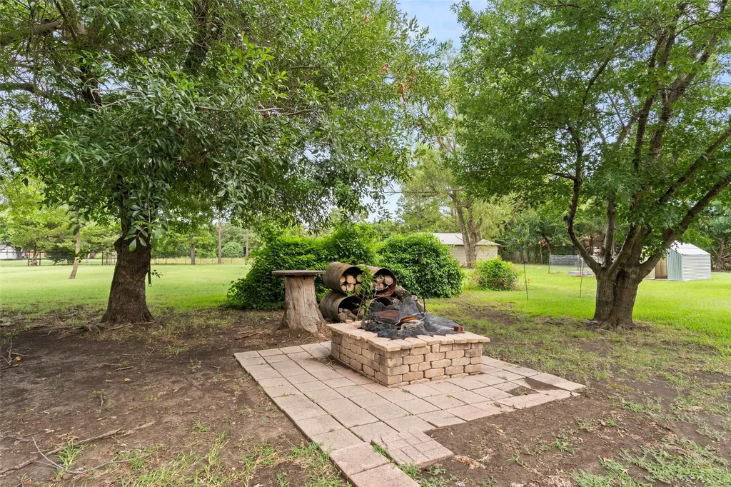 390 Holly Lane Lucas TX 75002