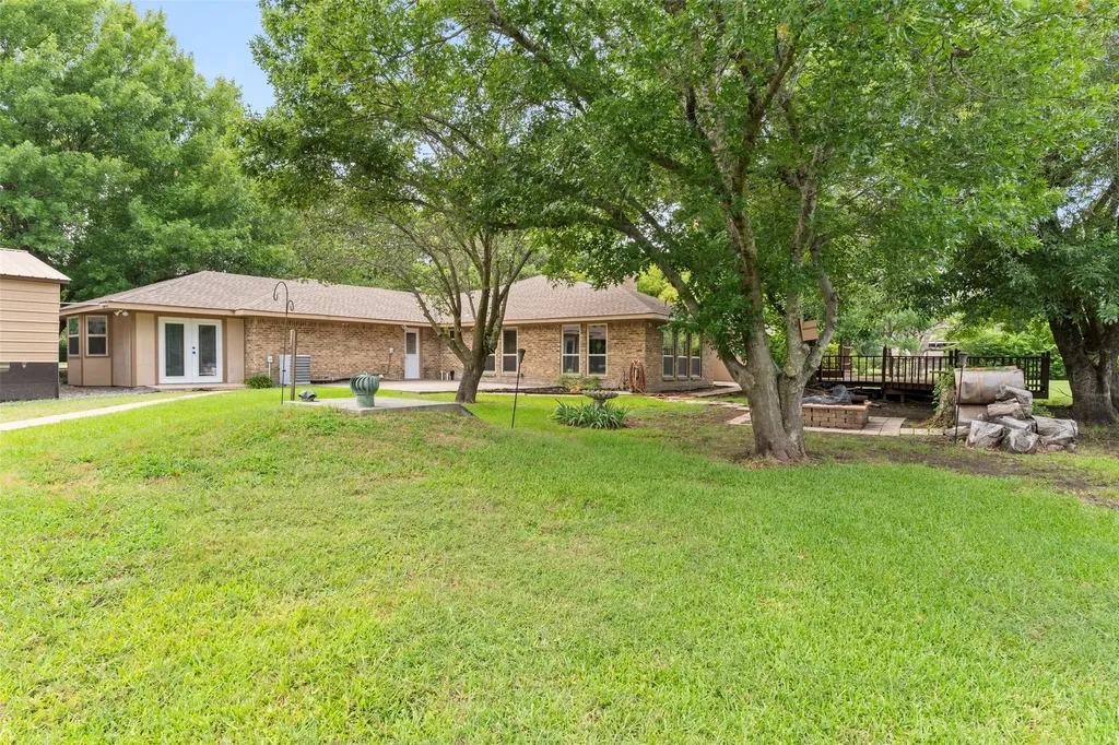 390 Holly Lane Lucas TX 75002