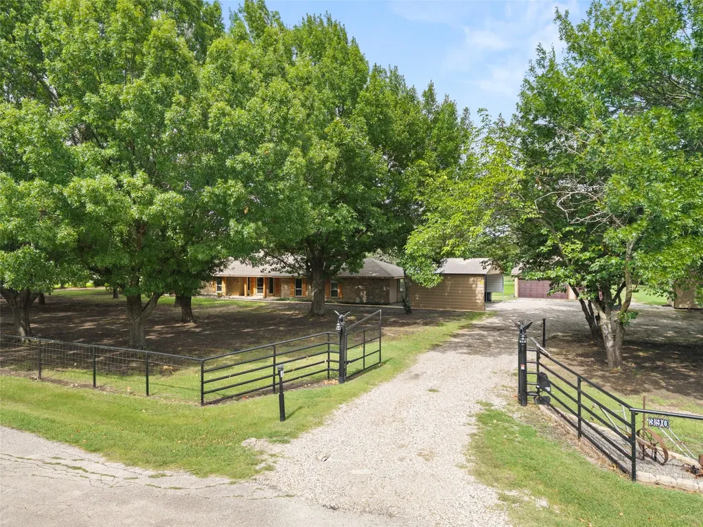 390 Holly Lane Lucas TX 75002