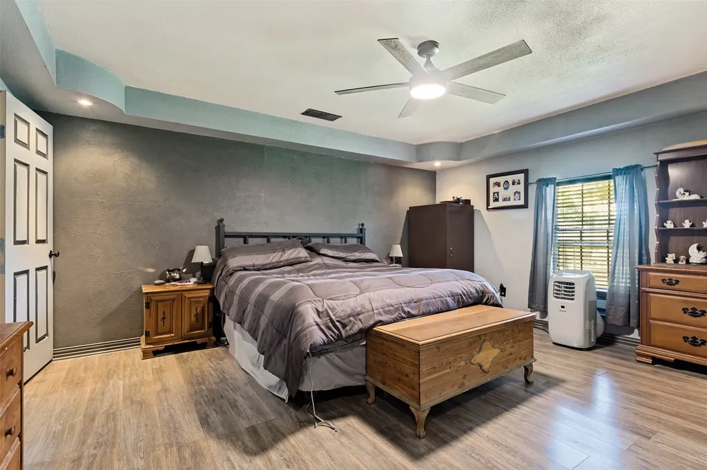 3217 Colonel Circle Garland TX 75043