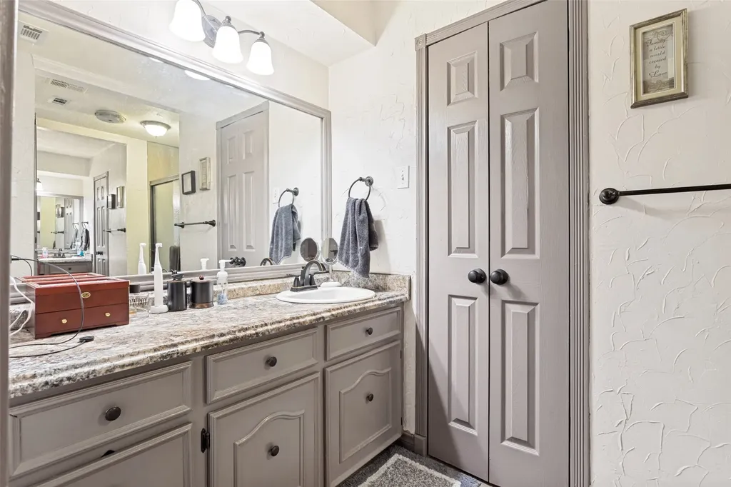 3217 Colonel Circle Garland TX 75043