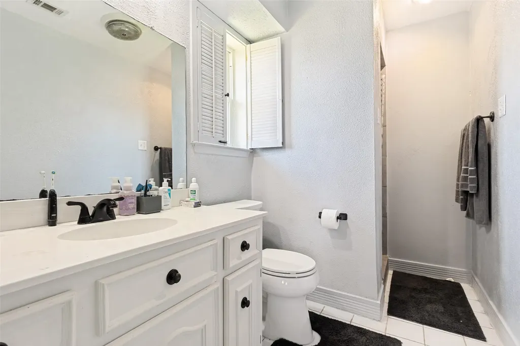 3217 Colonel Circle Garland TX 75043