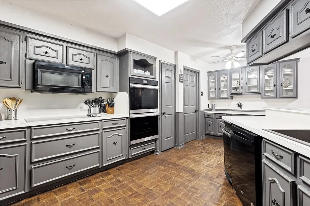 3217 Colonel Circle Garland TX 75043