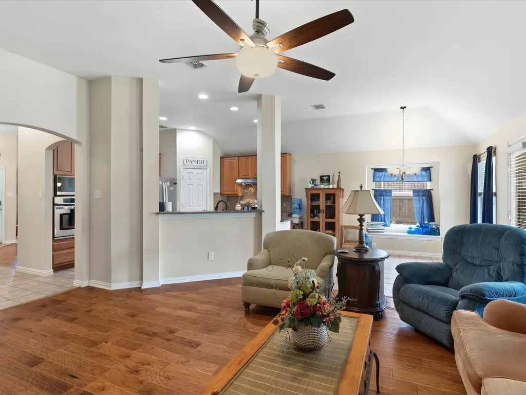 4601 Carlton Drive Garland TX 75043