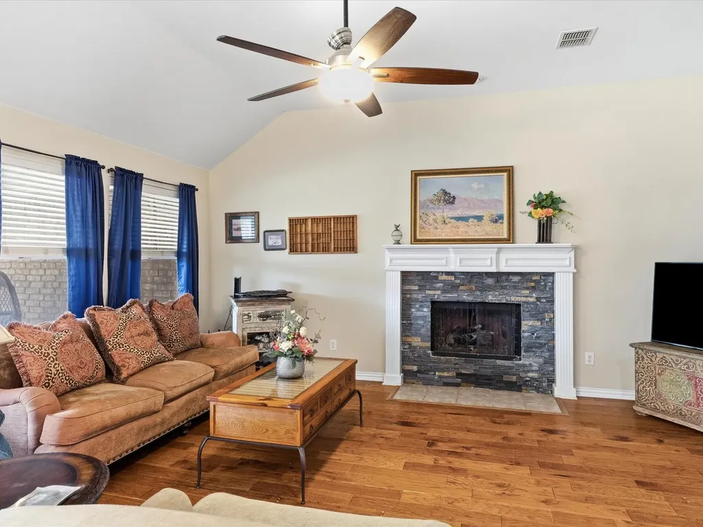 4601 Carlton Drive Garland TX 75043