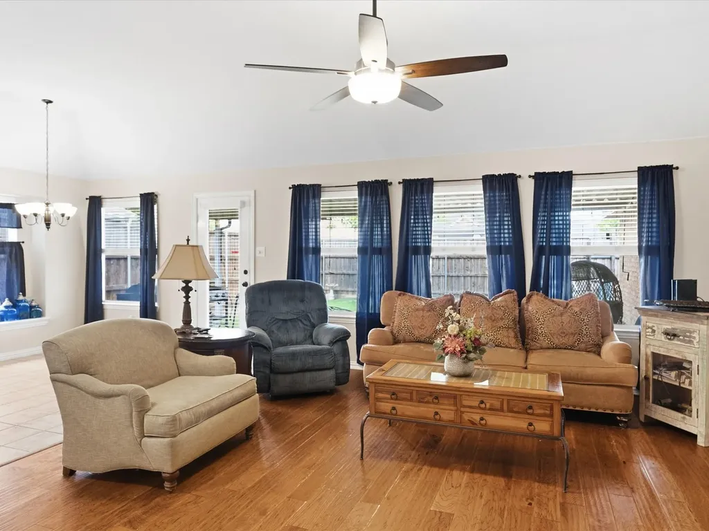 4601 Carlton Drive Garland TX 75043