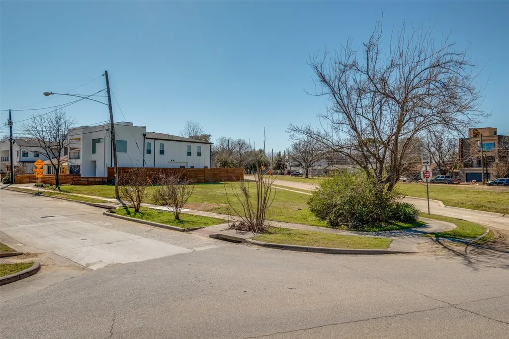 3335 Herbert Street Dallas TX 75212