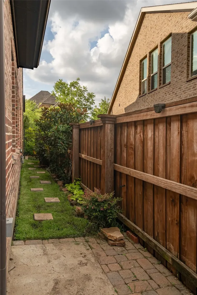 1050 Lone Ivory Trail Arlington TX 76005