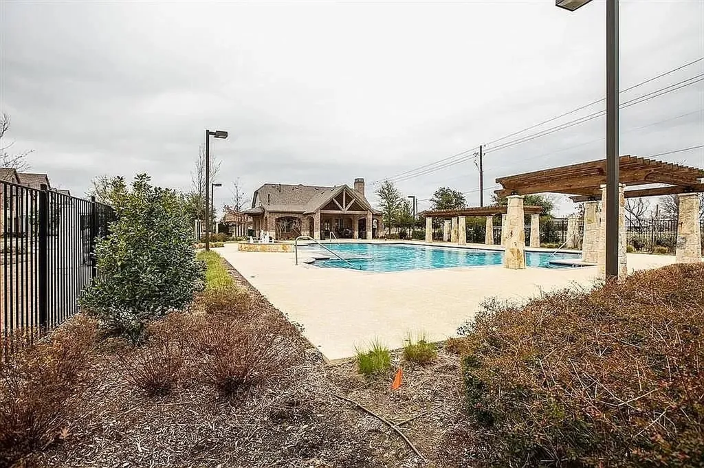 4678C Dozier Road Carrollton TX 75010