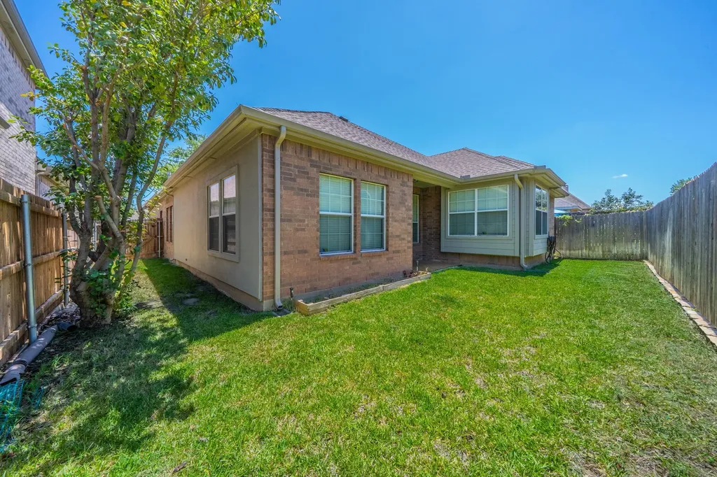 1717 Lake Eden Drive Euless TX 76039