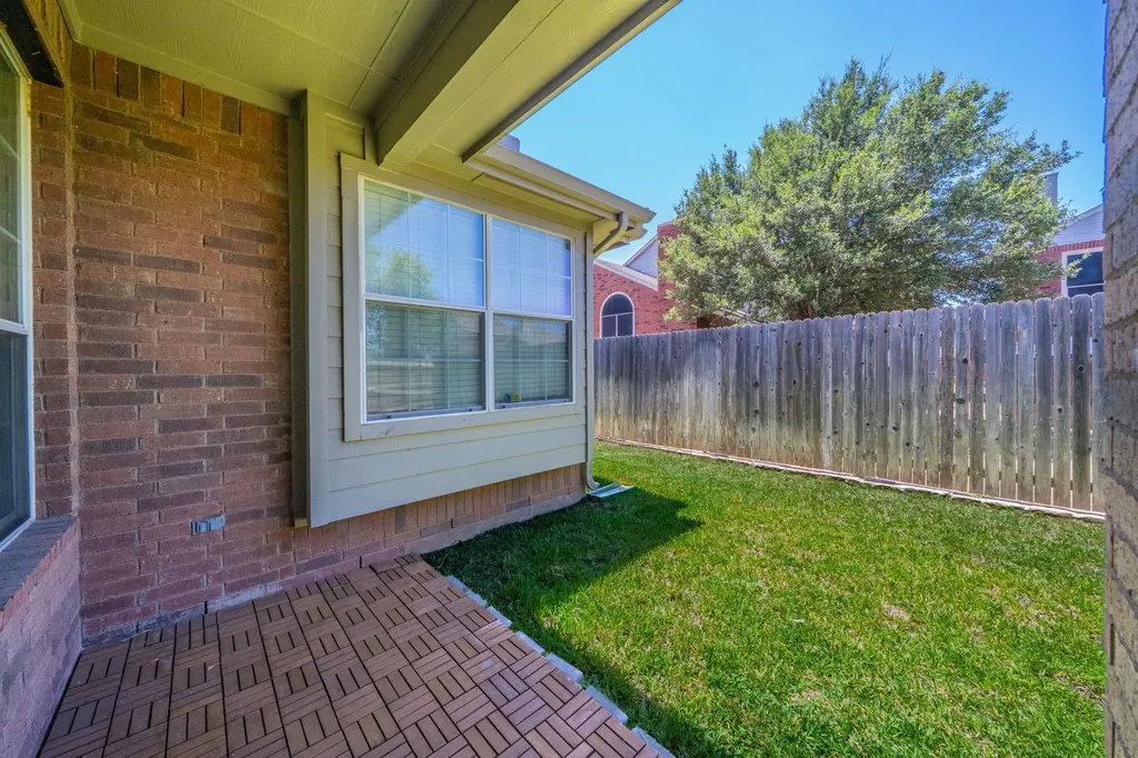 1717 Lake Eden Drive Euless TX 76039