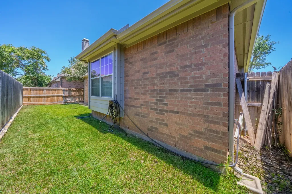 1717 Lake Eden Drive Euless TX 76039
