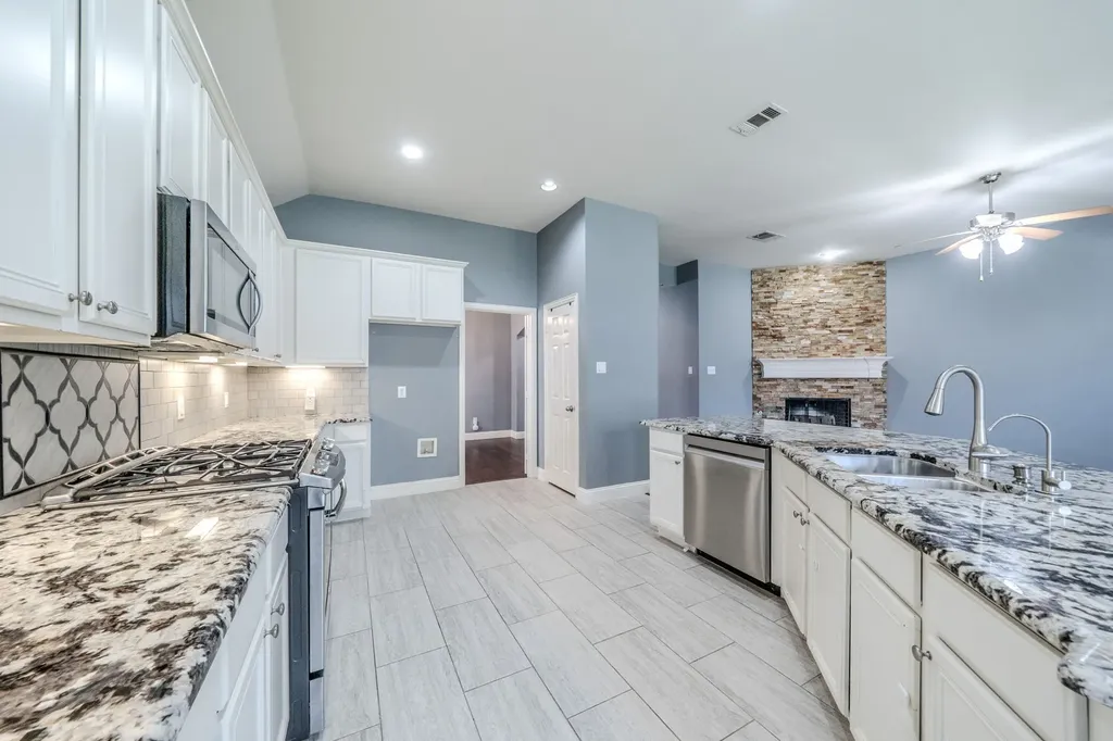 1717 Lake Eden Drive Euless TX 76039