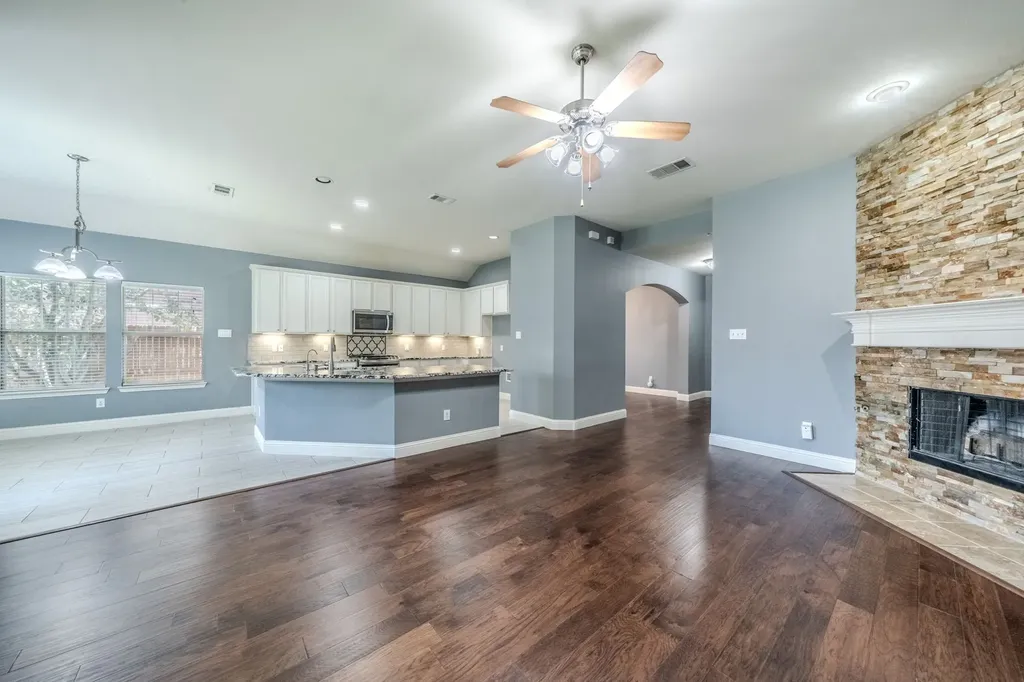 1717 Lake Eden Drive Euless TX 76039