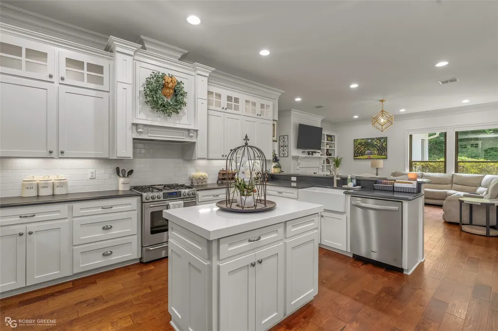 815 Saint Roch Avenue Shreveport LA 71115